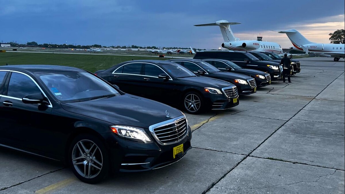 Images Royal Limo Services - Chicago Ohare Executive Limo Service -Chauffeur Services