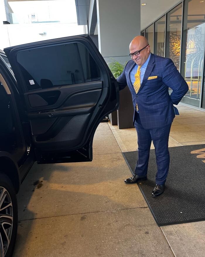 Images Royal Limo Services - Chicago Ohare Executive Limo Service -Chauffeur Services