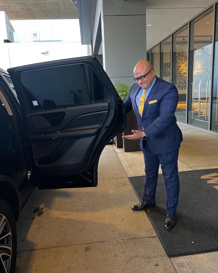 Images Royal Limo Services - Chicago Ohare Executive Limo Service -Chauffeur Services