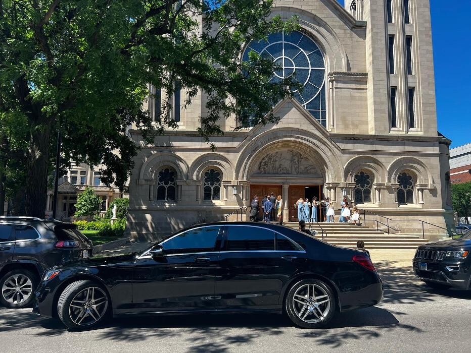 Images Royal Limo Services - Chicago Ohare Executive Limo Service -Chauffeur Services