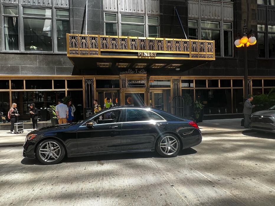 Images Royal Limo Services - Chicago Ohare Executive Limo Service -Chauffeur Services