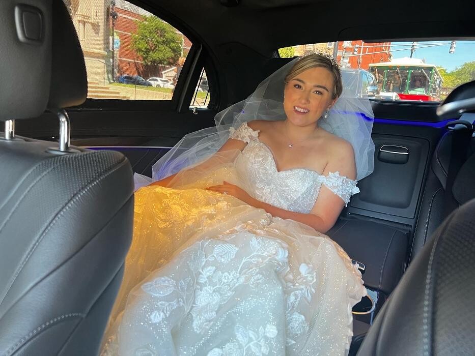 Images Royal Limo Services - Chicago Ohare Executive Limo Service -Chauffeur Services