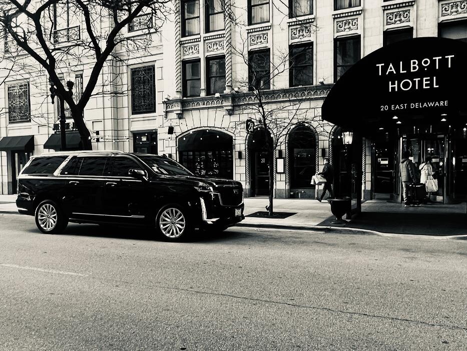 Images Royal Limo Services - Chicago Ohare Executive Limo Service -Chauffeur Services