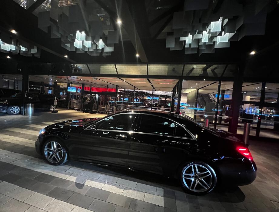 Images Royal Limo Services - Chicago Ohare Executive Limo Service -Chauffeur Services