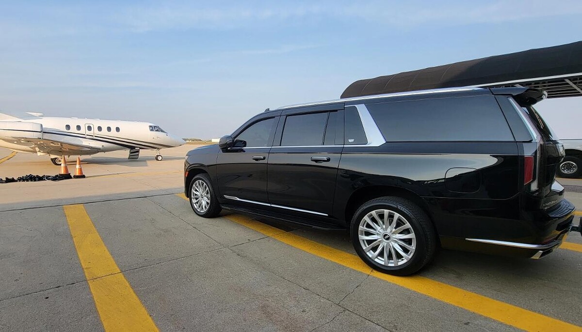 Images Royal Limo Services - Chicago Ohare Executive Limo Service -Chauffeur Services
