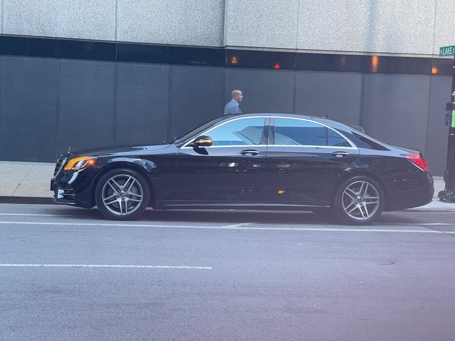 Images Royal Limo Services - Chicago Ohare Executive Limo Service -Chauffeur Services