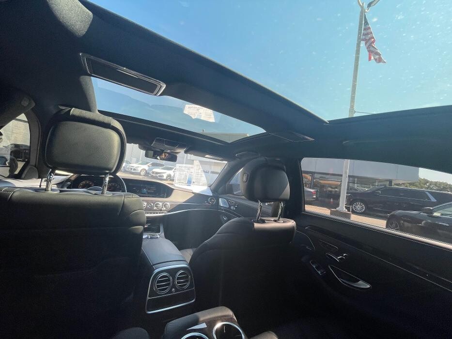 Images Royal Limo Services - Chicago Ohare Executive Limo Service -Chauffeur Services