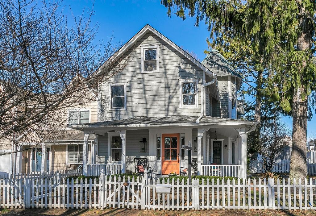 Images Kathryn Ward Grabowy, Realtor