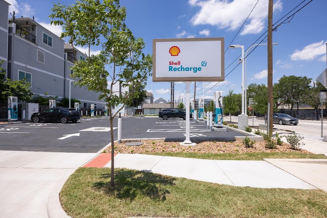 Images Shell Recharge Charging Station