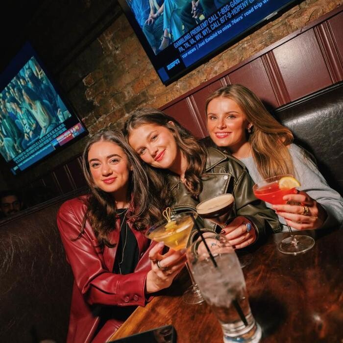 Images DSTRKT Bar & Grill
