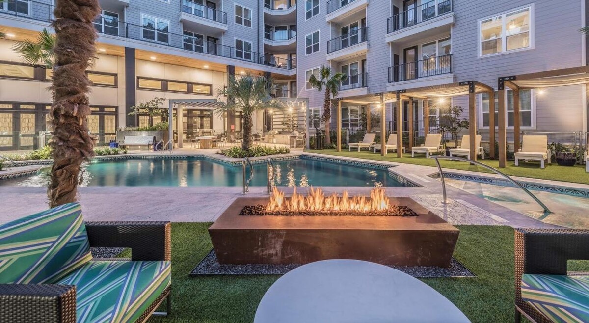 Images Overture Domain