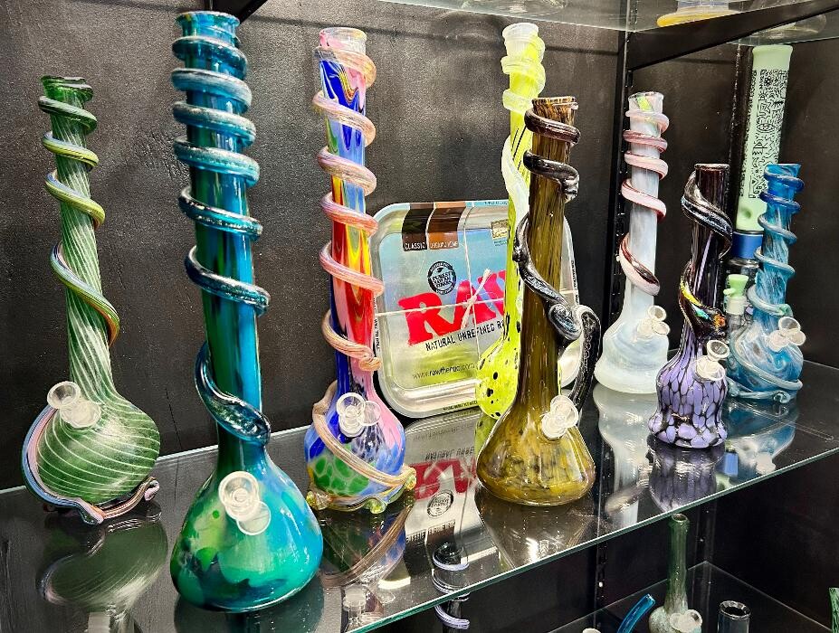 Images Stay Glassy HQ Vape & Smoke Shop