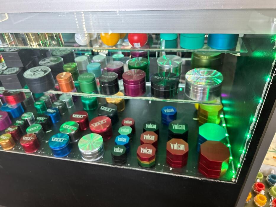 Images Stay Glassy HQ Vape & Smoke Shop