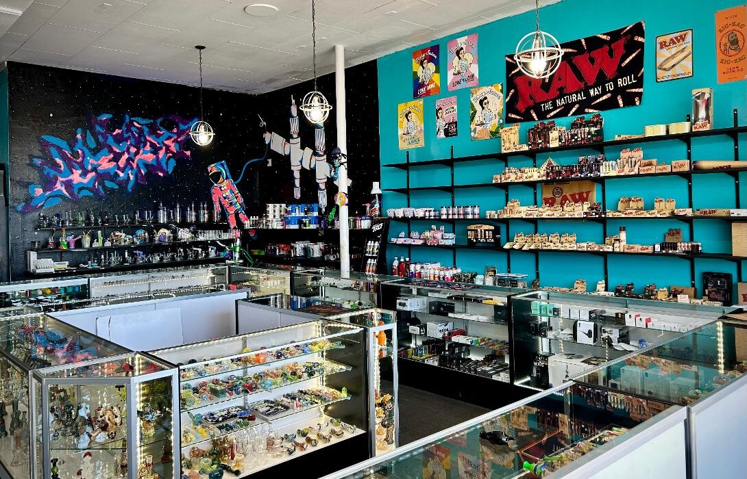 Images Stay Glassy HQ Vape & Smoke Shop