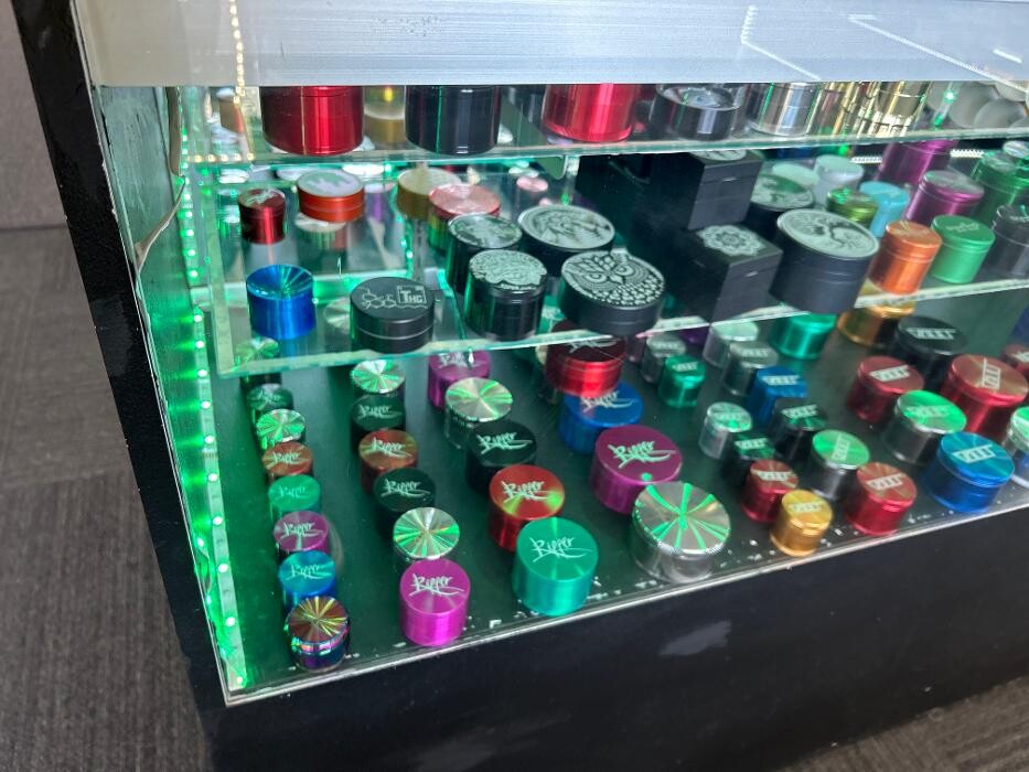 Images Stay Glassy HQ Vape & Smoke Shop