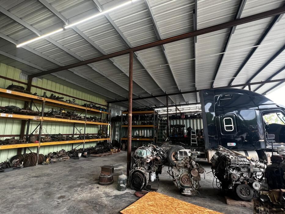 Images Rodriguez Trucking & Used Parts