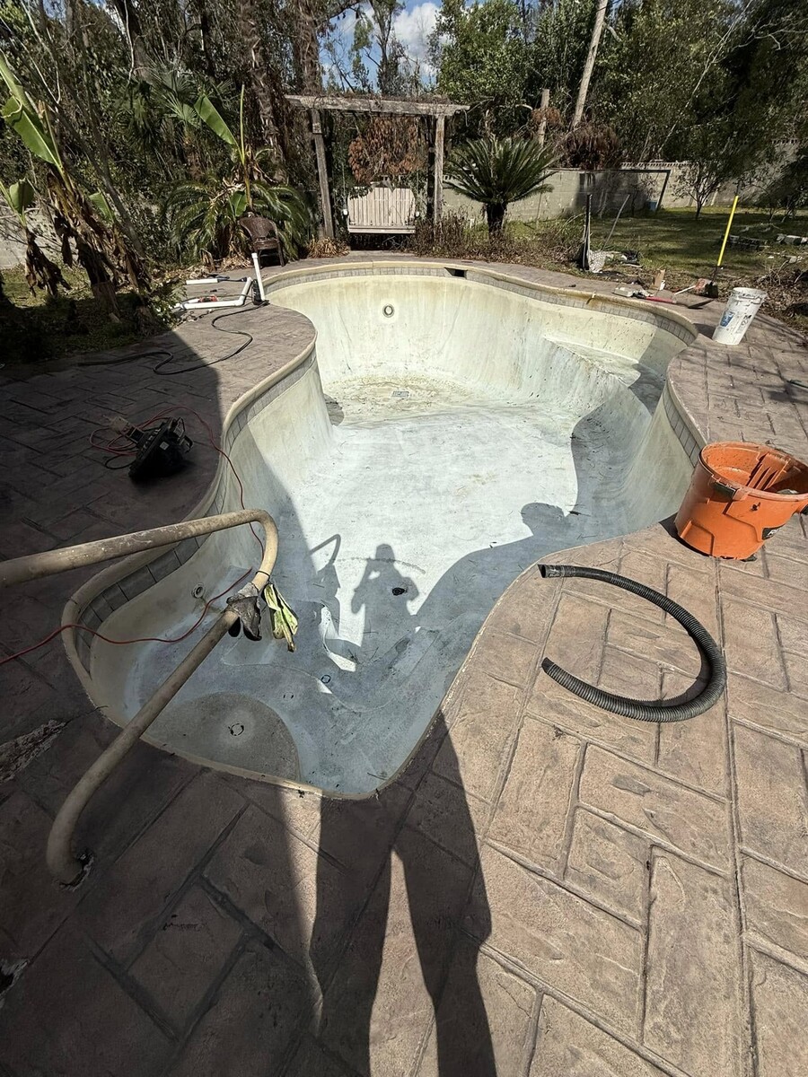 Images Qualls' Quality Pool Care, LLC