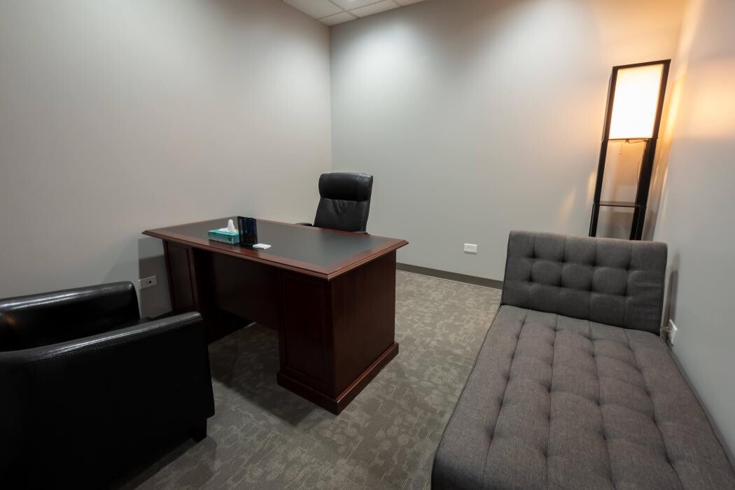 Images Symetria - Vernon Hills Outpatient Rehab & Suboxone Clinic