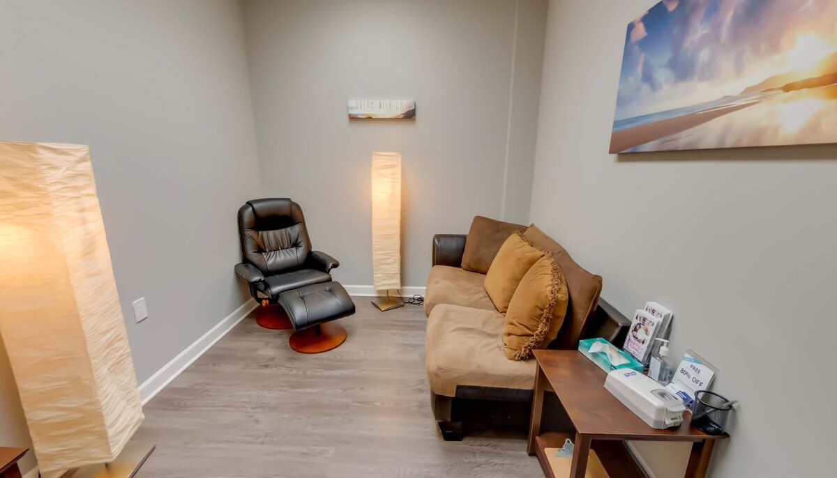 Images Symetria - Palos Heights Outpatient Rehab & Suboxone Clinic