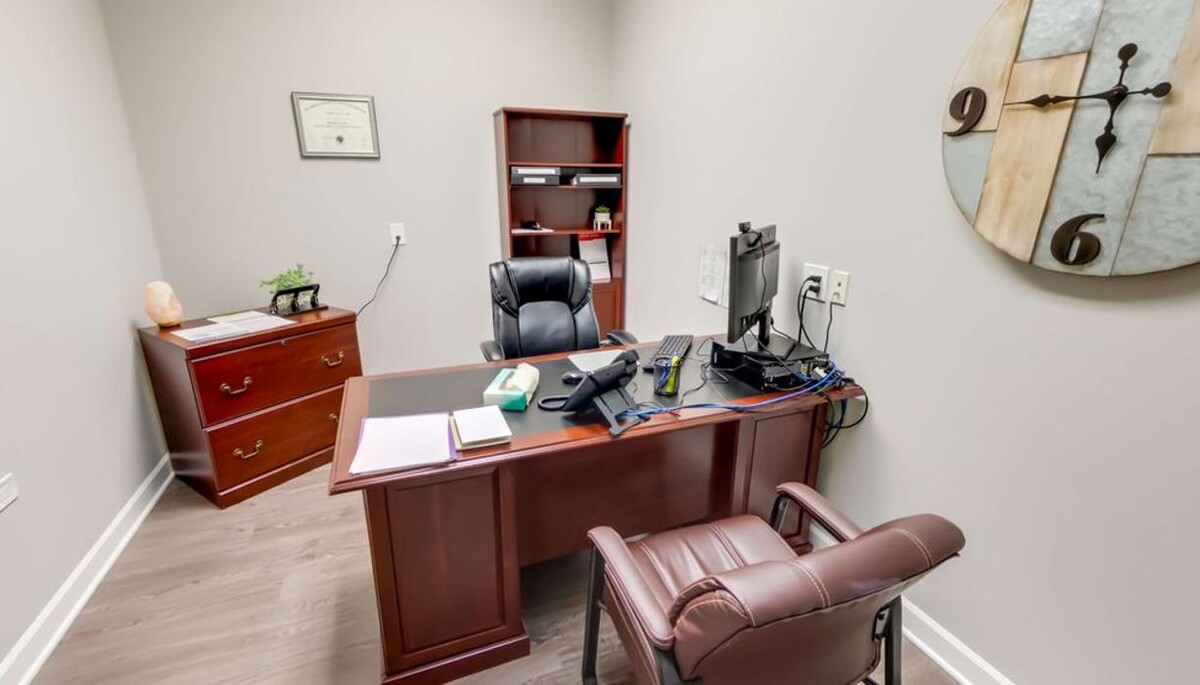 Images Symetria - Palos Heights Outpatient Rehab & Suboxone Clinic