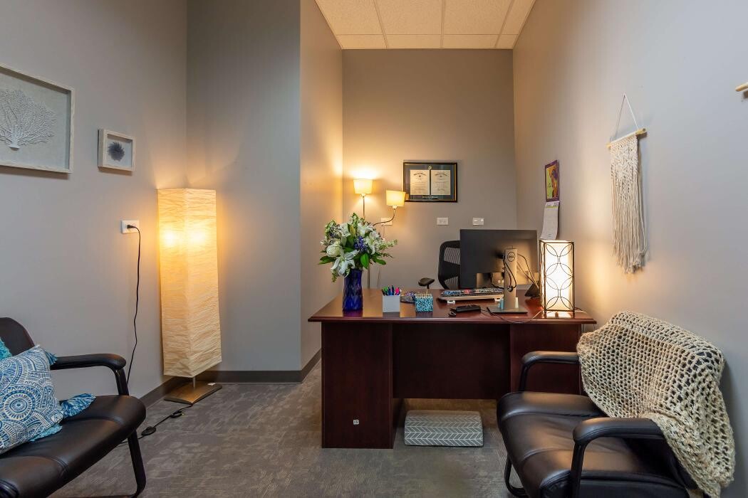 Images Symetria - Naperville Outpatient Rehab & Suboxone Clinic
