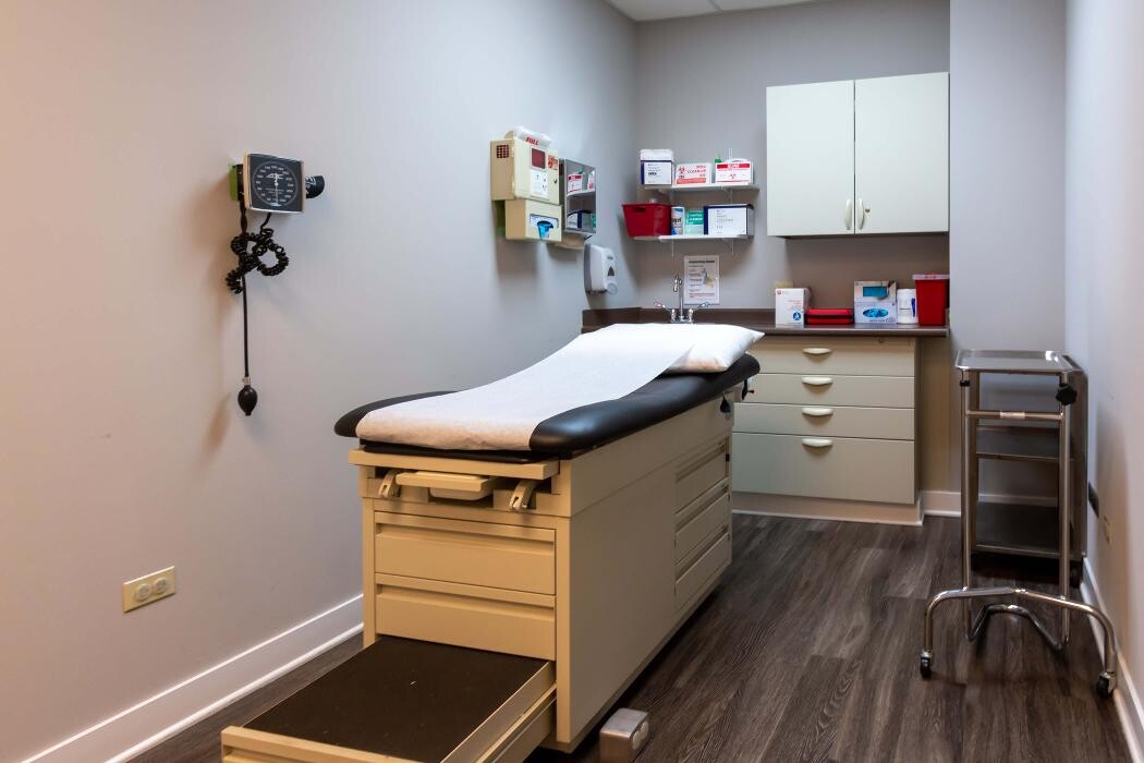 Images Symetria - Des Plaines Outpatient Rehab & Suboxone Clinic