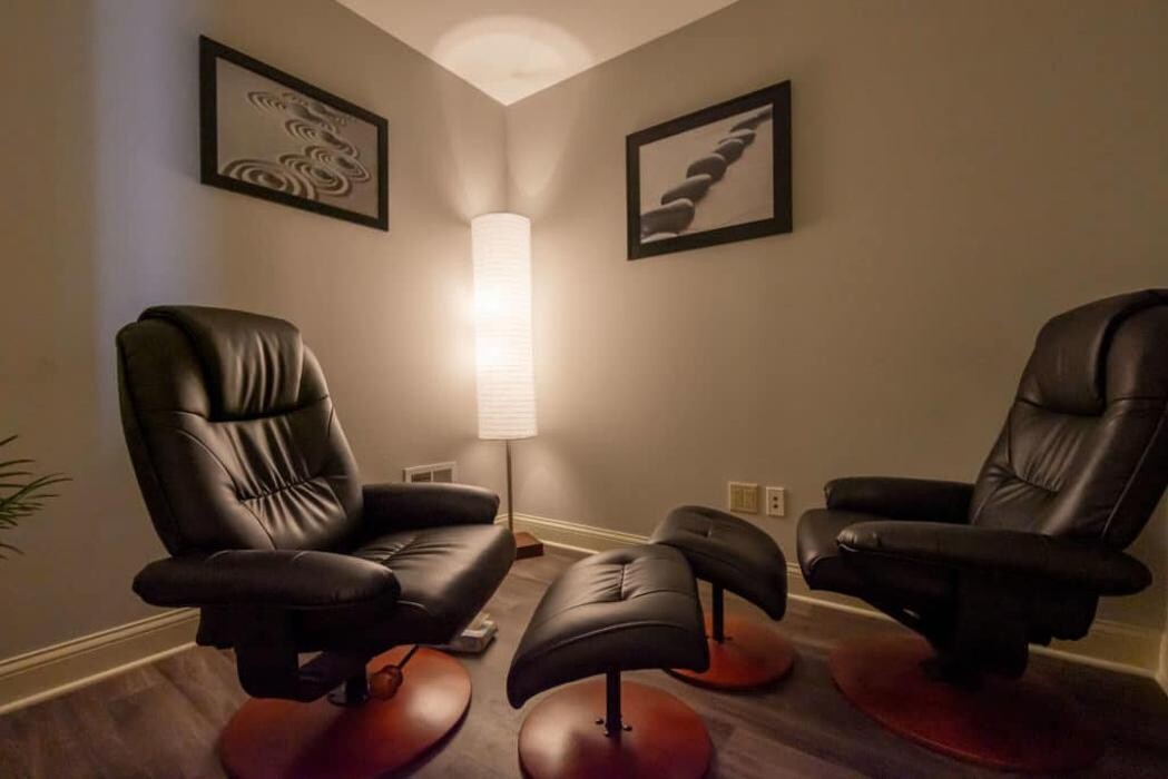 Images Symetria - Chicago Outpatient Rehab & Suboxone Clinic