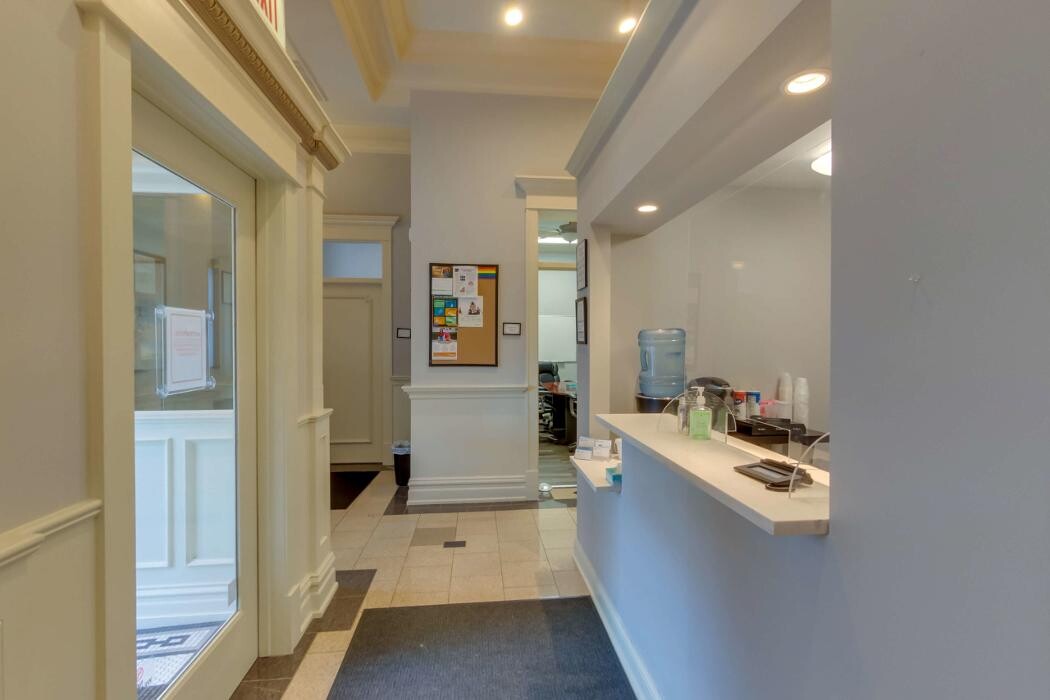 Images Symetria - Chicago Outpatient Rehab & Suboxone Clinic