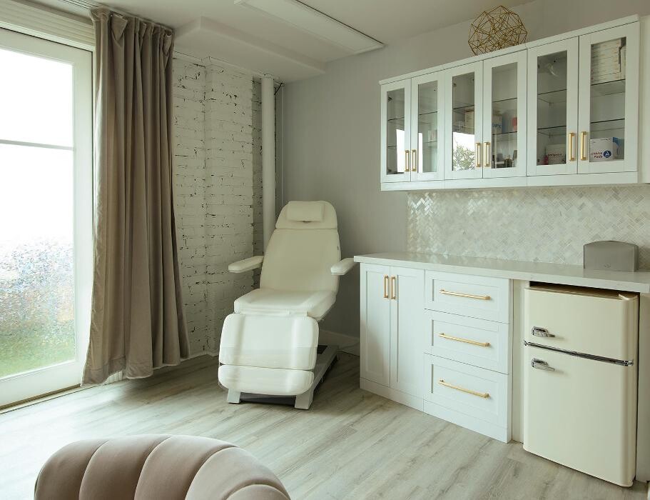 Images Ethos Plastic Surgery: Ginger Xu, M.D.