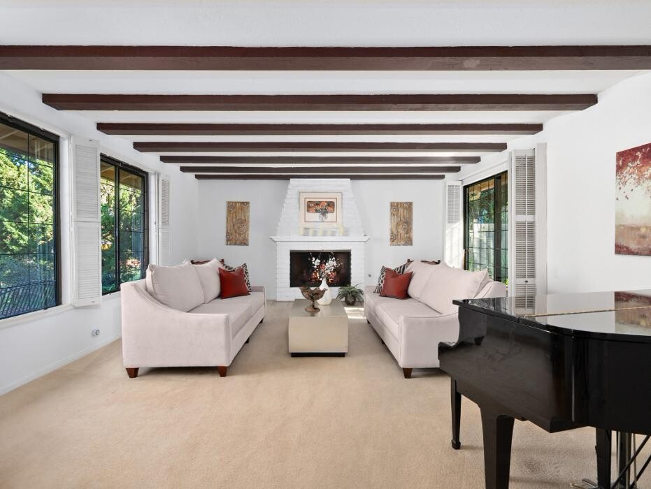 Images Tom Neary Realtor