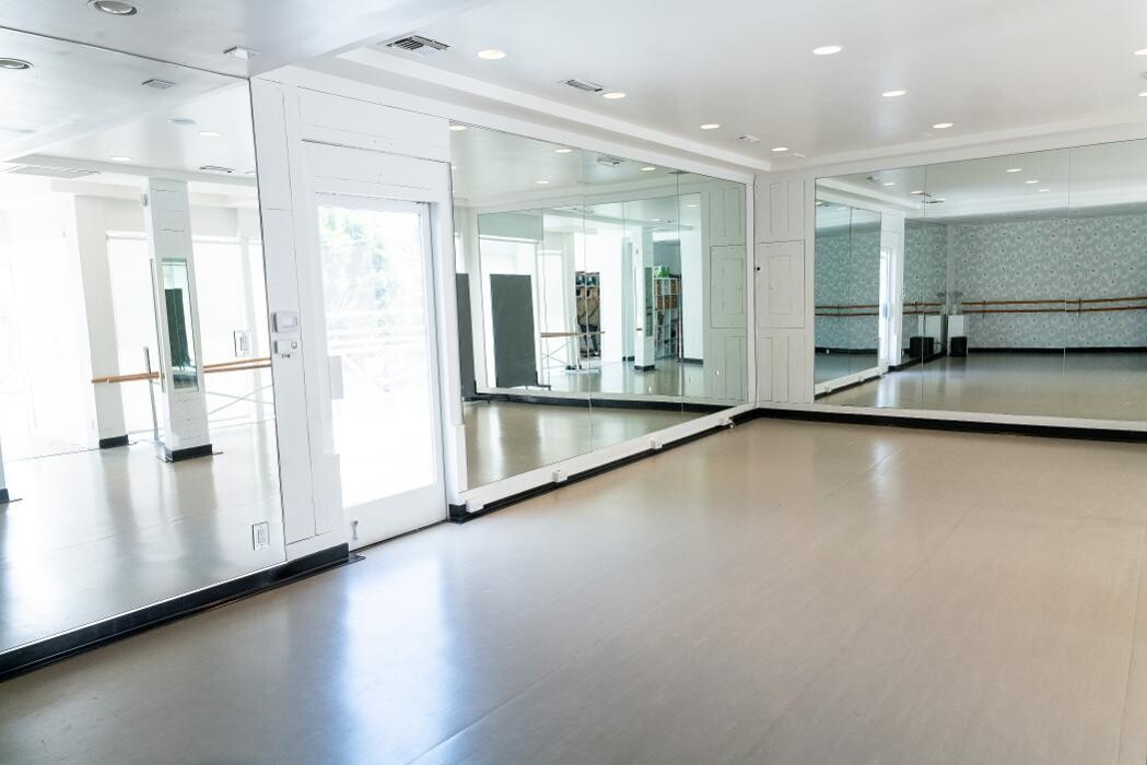 Images Sophie Dance West