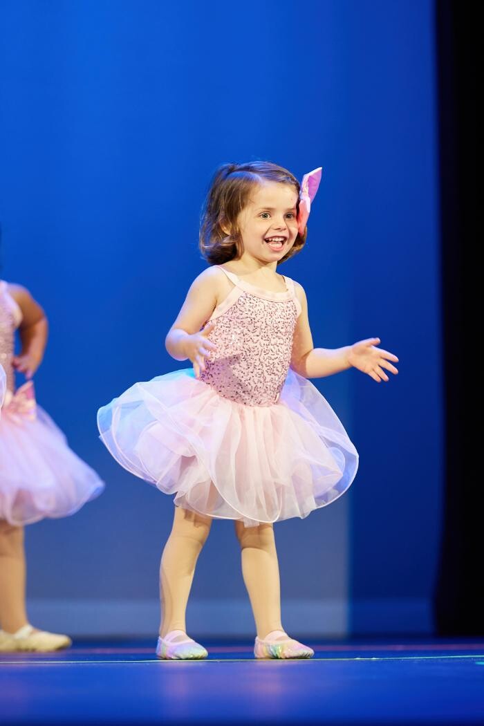 Images Sophie Dance West