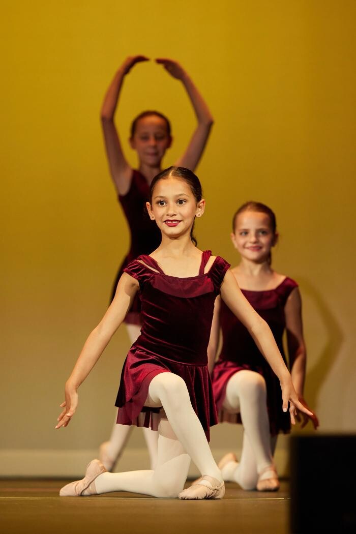 Images Sophie Dance West