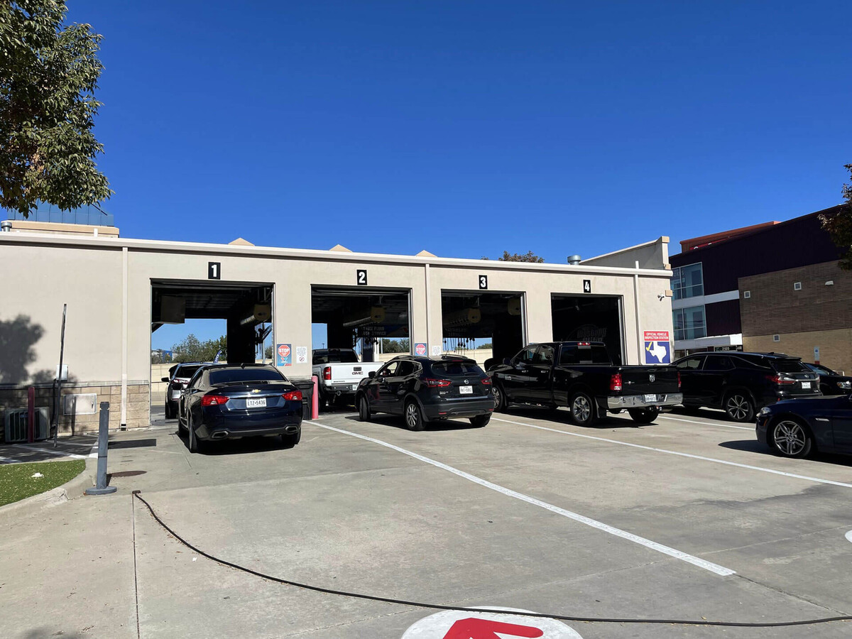 Images Mustang Elite Car Wash & Lube Center