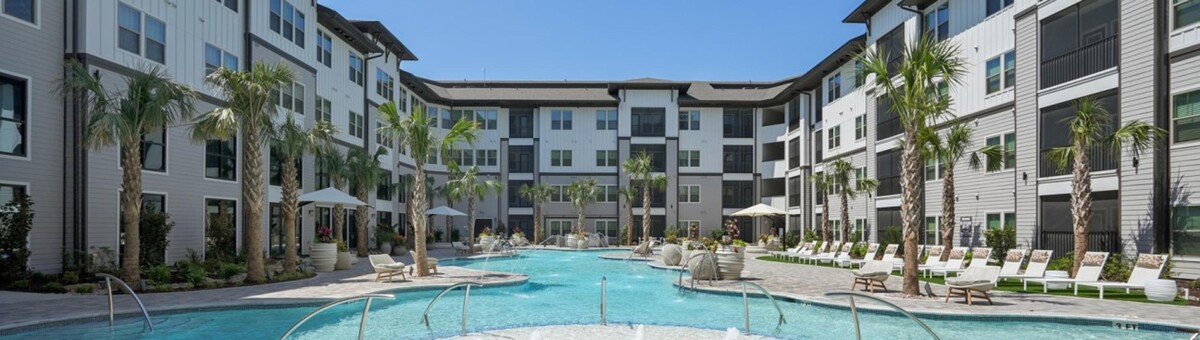 Images Solay Carnes Crossroads Apartments