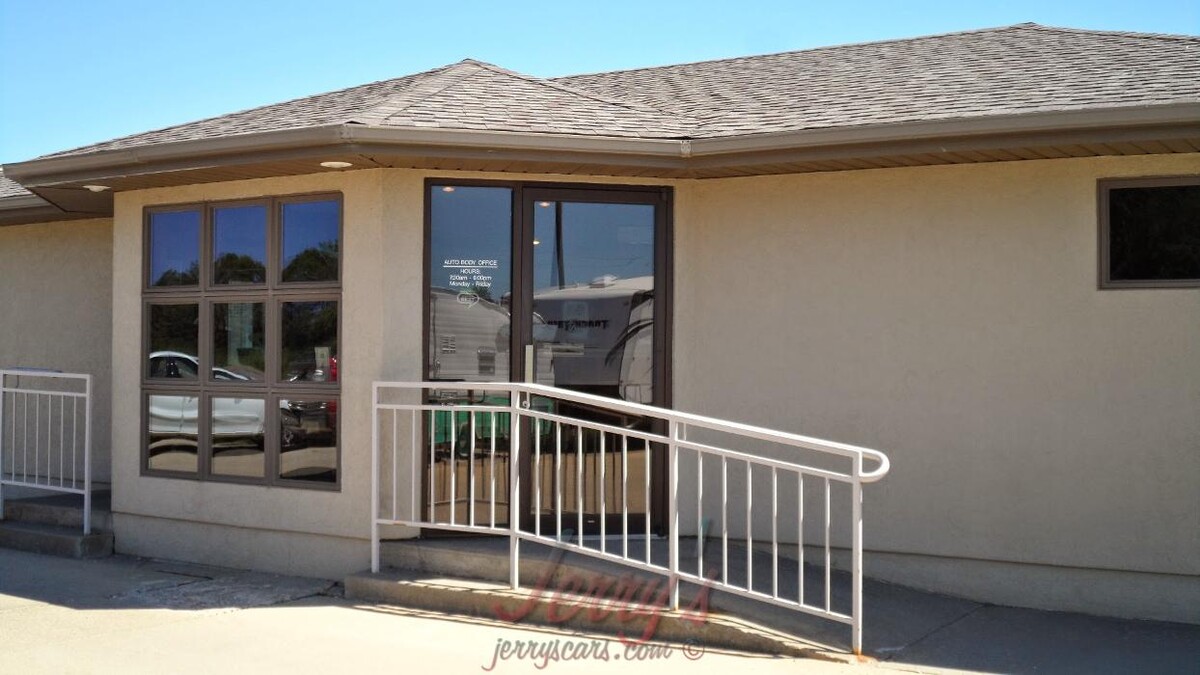 Images Jerry's Auto Sales of Lennox