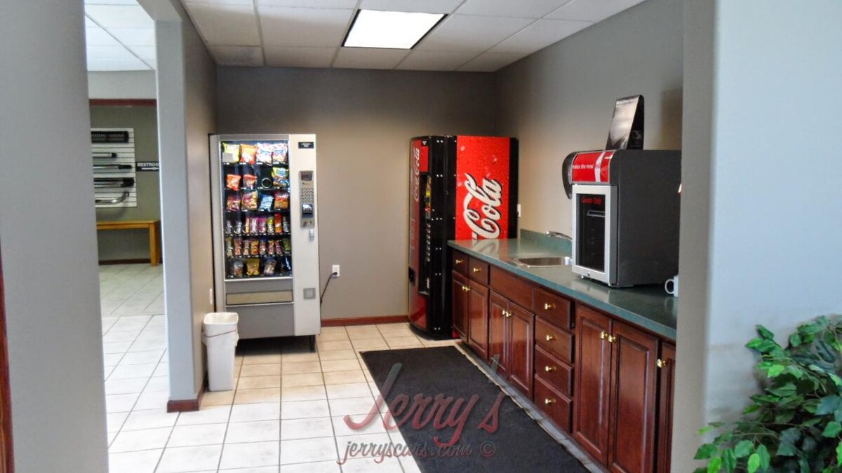 Images Jerry's Auto Sales of Lennox