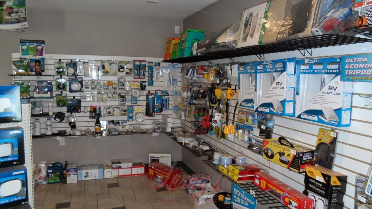 Images Jerry's Auto Sales of Lennox