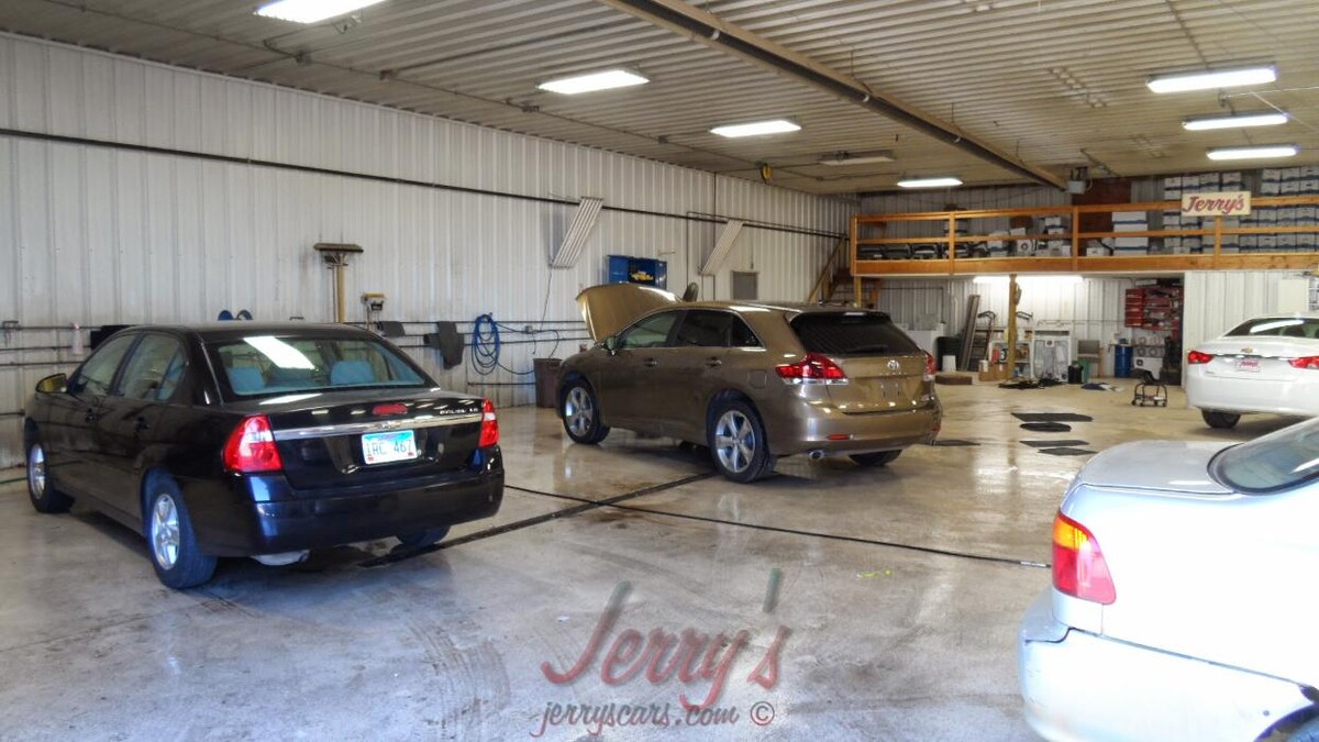 Images Jerry's Auto Sales of Lennox