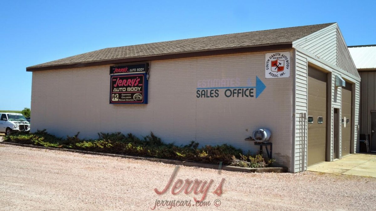 Images Jerry's Auto Sales of Lennox