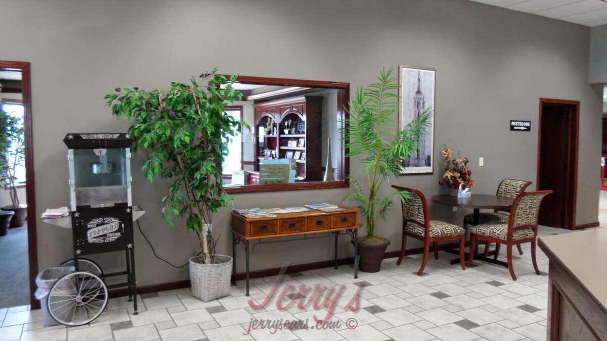 Images Jerry's Auto Sales of Lennox