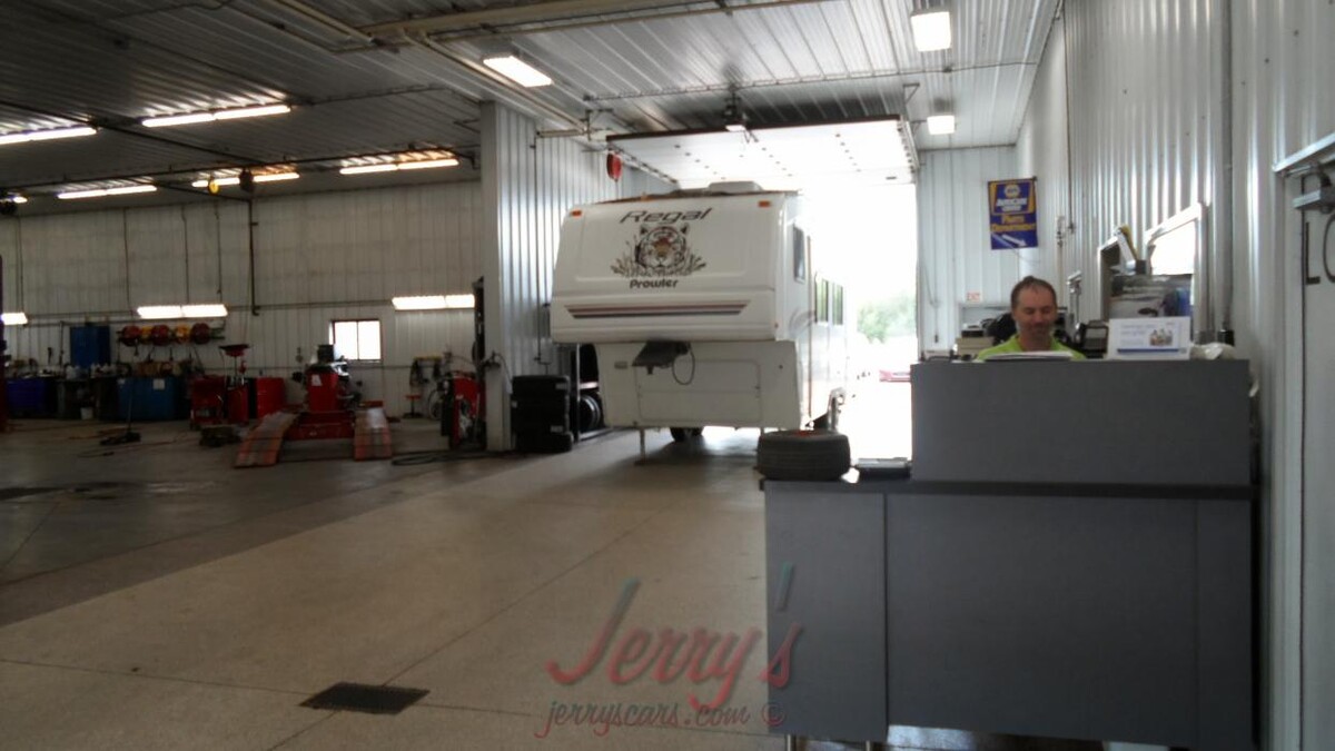 Images Jerry's Auto Sales of Lennox