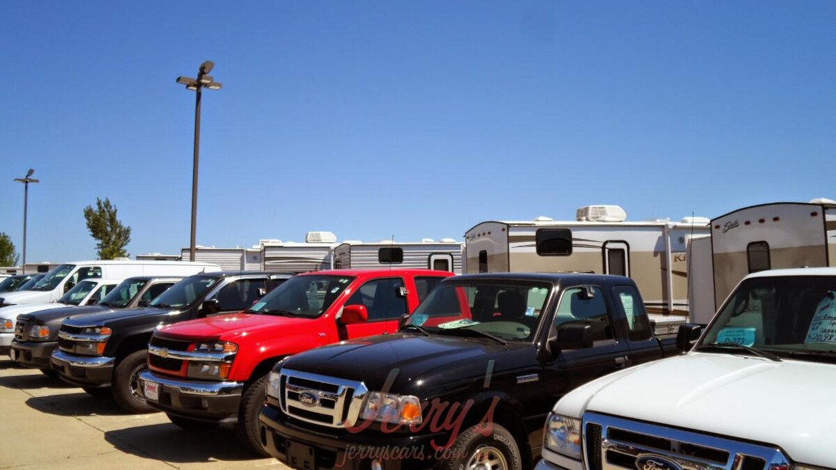 Images Jerry's Auto Sales of Lennox