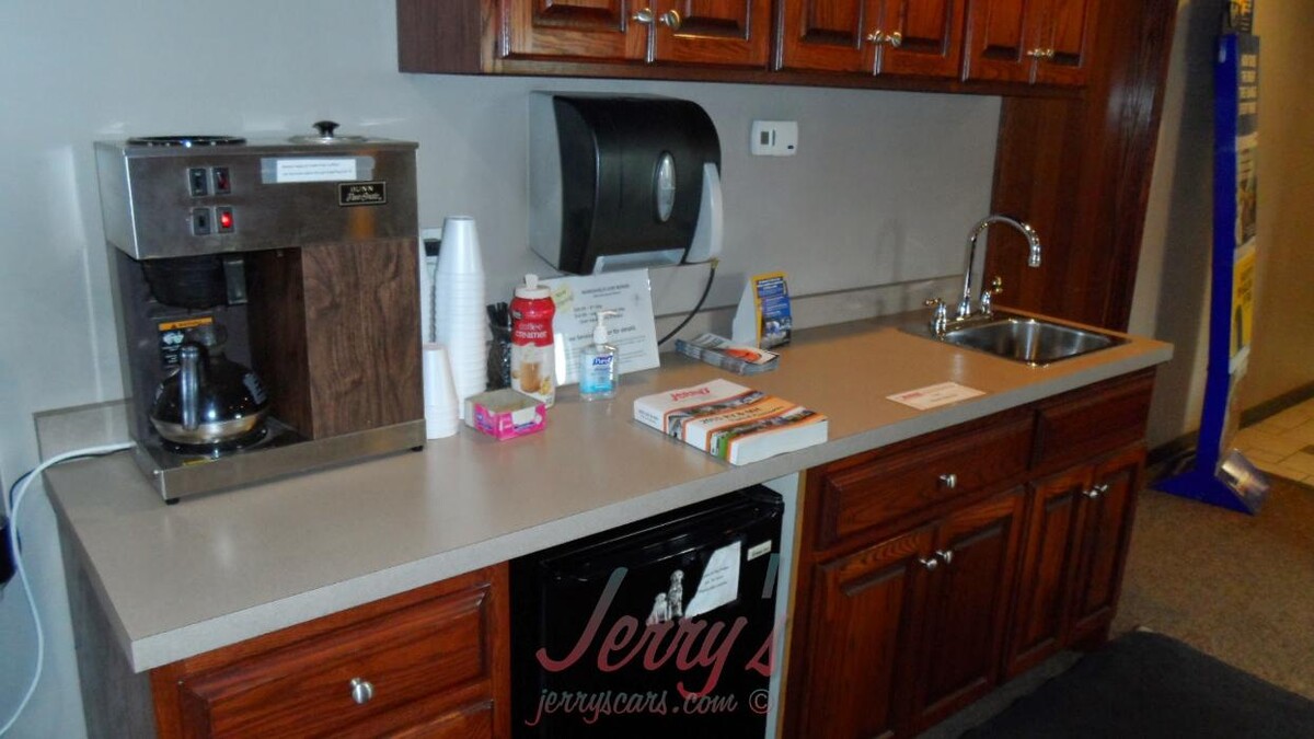 Images Jerry's Auto Sales of Lennox