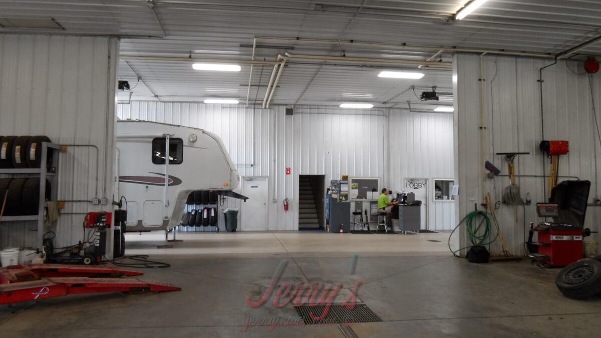 Images Jerry's Auto Sales of Lennox