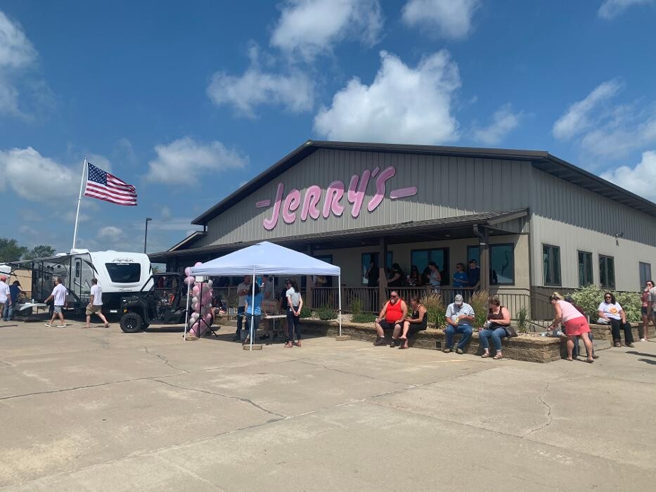 Images Jerry's Auto Sales of Lennox
