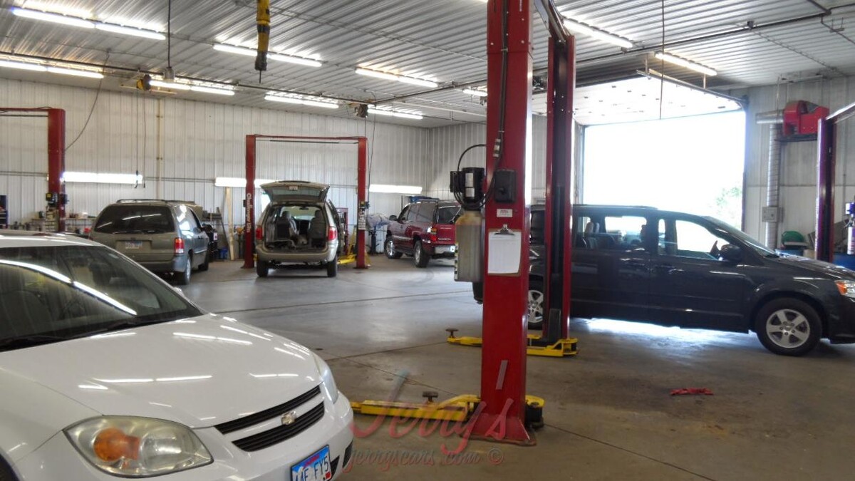 Images Jerry's Auto Sales of Lennox