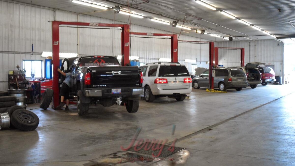 Images Jerry's Auto Sales of Lennox