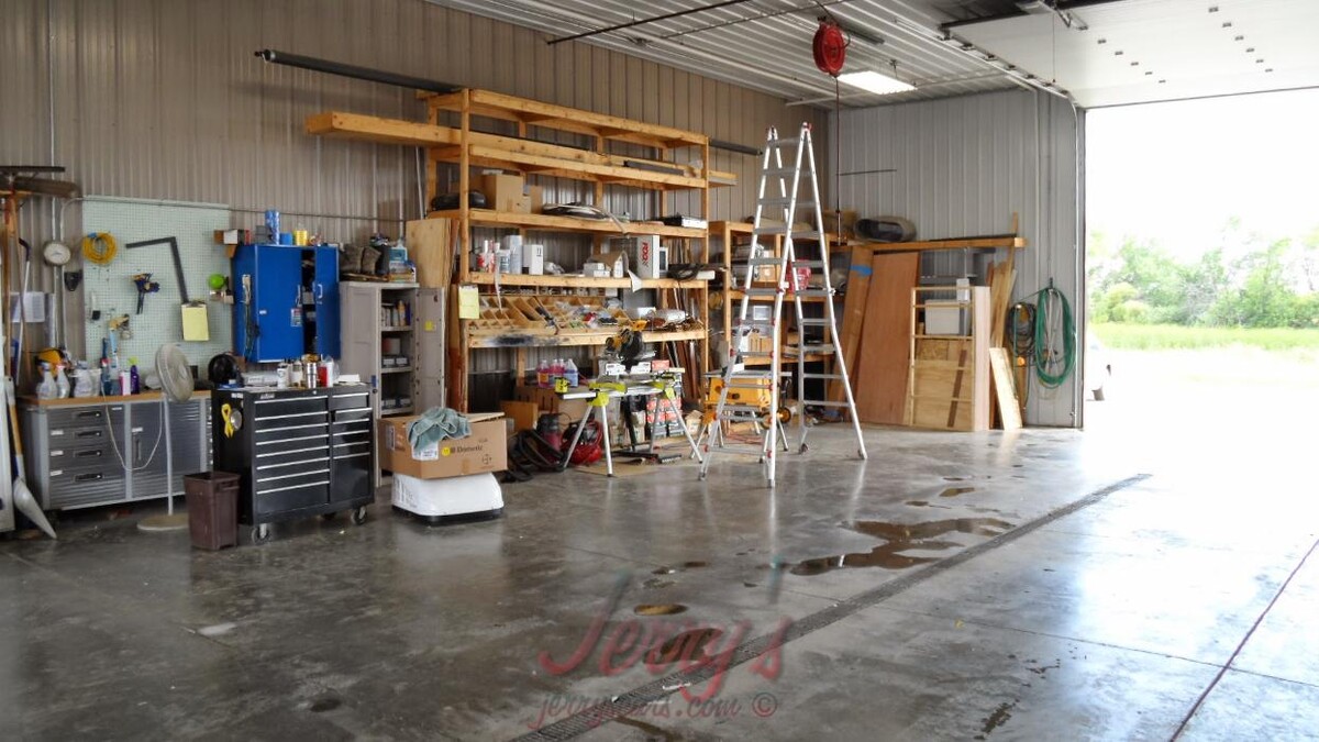 Images Jerry's Auto Sales of Lennox