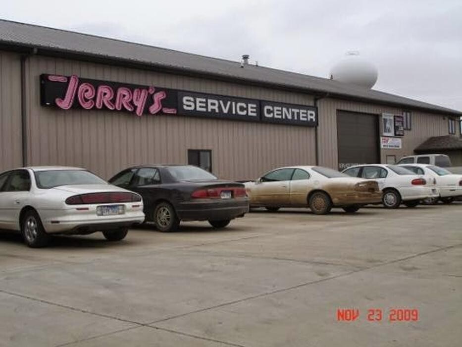Images Jerry's Auto Sales of Lennox